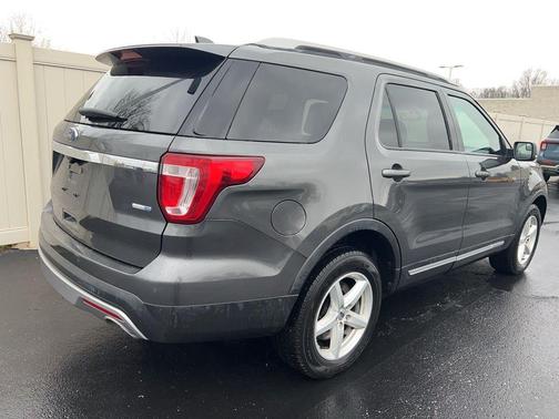 Magnetic Metallic 2016 Ford Explorer XLT