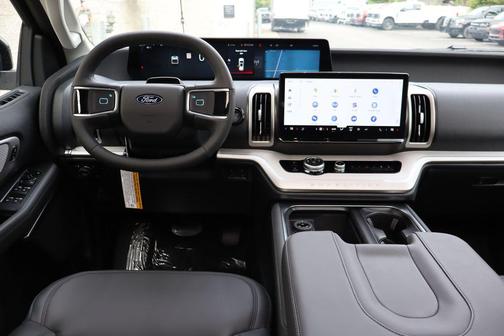 Star White Metallic Tri-Coat 2026 Ford Expedition Max Active 4x4