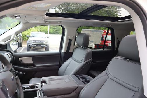 Star White Metallic Tri-Coat 2026 Ford Expedition Max Active 4x4