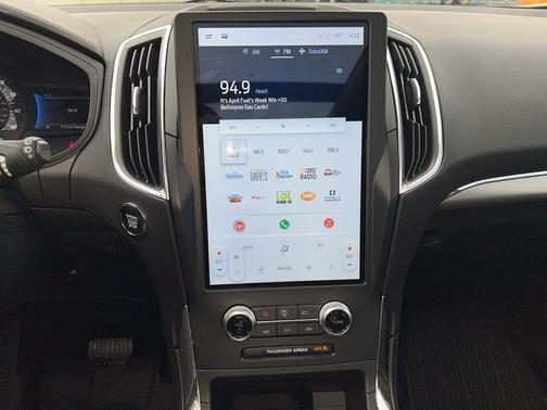 Star White Metallic Tri-Coat 2024 Ford Edge Titanium