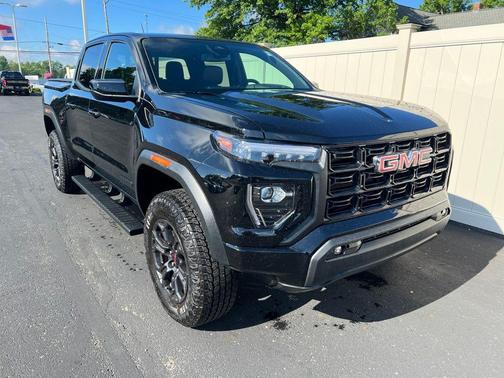 Onyx Black 2025 GMC Canyon Elevation