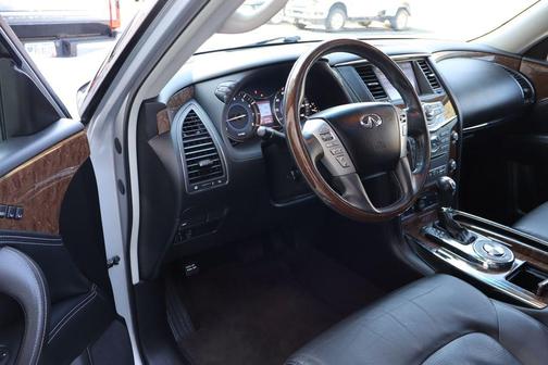 2016 INFINITI QX80 Base