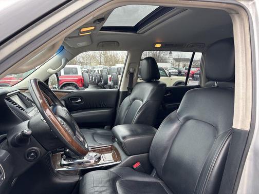 2016 INFINITI QX80 Base