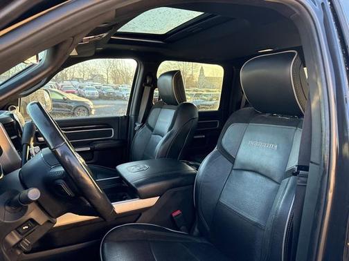 2019 RAM 2500 Laramie Crew Cab 4x4 6'4' Box