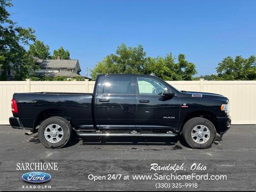 Diamond Black Crystal Pearlcoat 2021 RAM 2500 Big Horn Crew Cab 4x4 6'4' Box