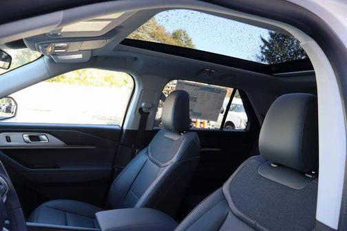 Star White Metallic Tri-Coat 2026 Ford Explorer Active