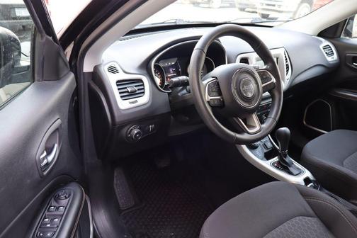 Diamond Black Crystal Pearlcoat 2019 Jeep Compass Upland Edition 4x4