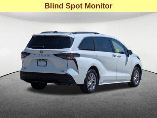 2024 Toyota Sienna XLE 8 Passenger