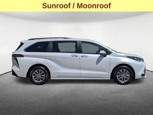 2024 Toyota Sienna XLE 8 Passenger