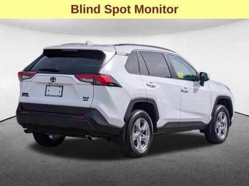 Ice Cap 2025 Toyota RAV4 XLE