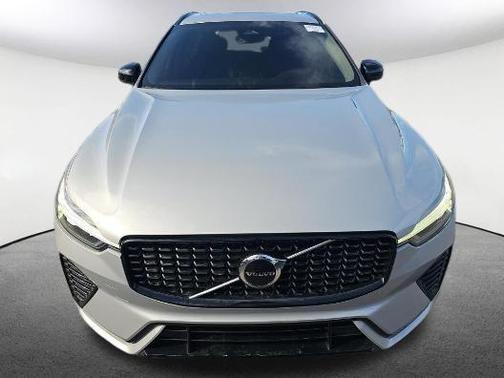 2024 Volvo XC60 B5 Core Dark Theme