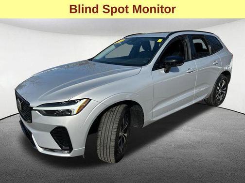 2024 Volvo XC60 B5 Core Dark Theme