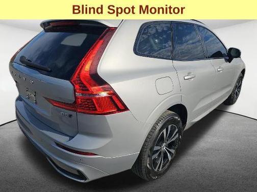 2024 Volvo XC60 B5 Core Dark Theme