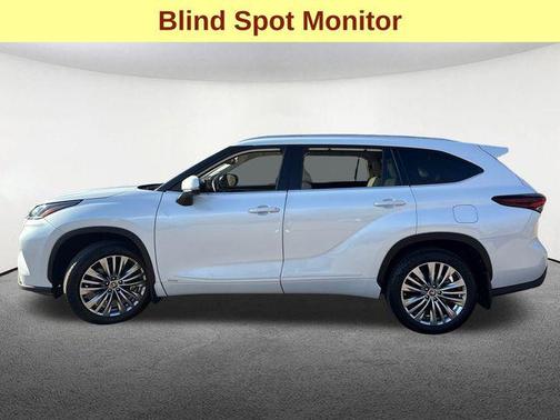 2024 Toyota Highlander Hybrid Platinum