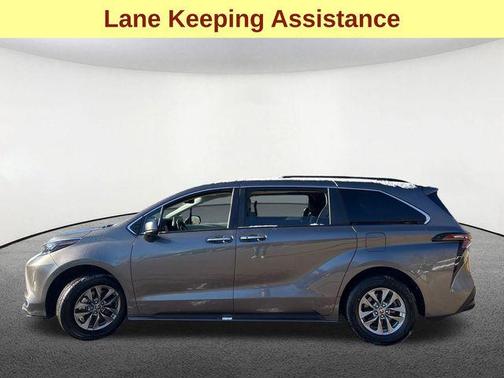 2024 Toyota Sienna XLE