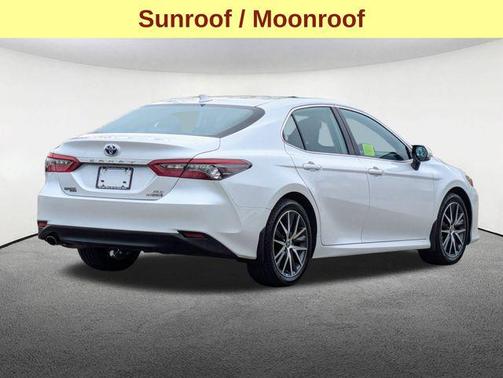 2022 Toyota Camry Hybrid XLE
