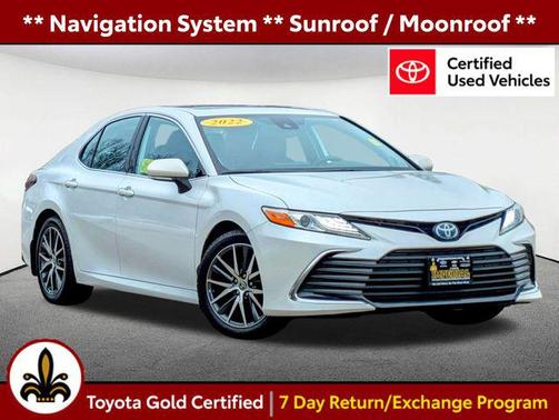 2022 Toyota Camry Hybrid XLE