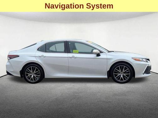 2022 Toyota Camry Hybrid XLE