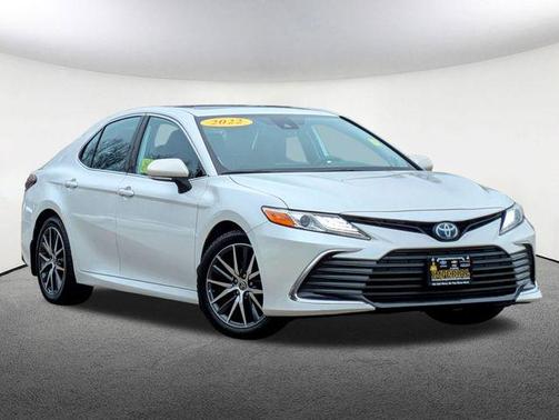 2022 Toyota Camry Hybrid XLE