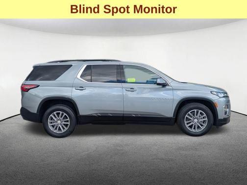 Sterling Gray Metallic 2023 Chevrolet Traverse LT Cloth