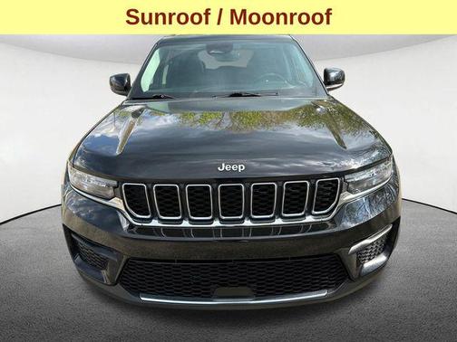Diamond Black Crystal Pearlcoat 2023 Jeep Grand Cherokee Laredo