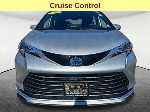 2025 Toyota Sienna Platinum