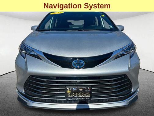 2025 Toyota Sienna Platinum