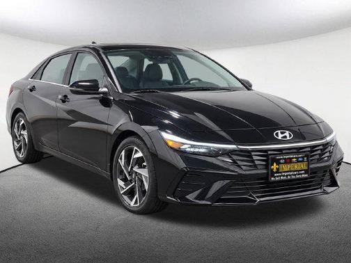 Abyss Black 2025 Hyundai ELANTRA Limited