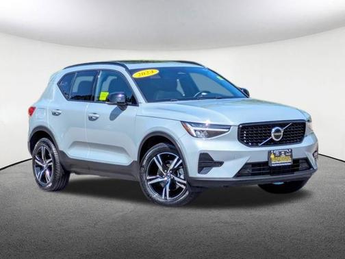 2024 Volvo XC40 B5 Core Bright Theme
