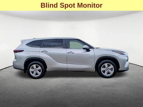 Celestial Silver Metallic 2024 Toyota Highlander LE