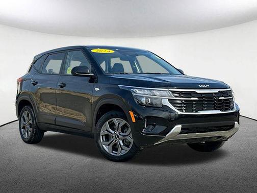 Fusion Black 2024 Kia Seltos LX