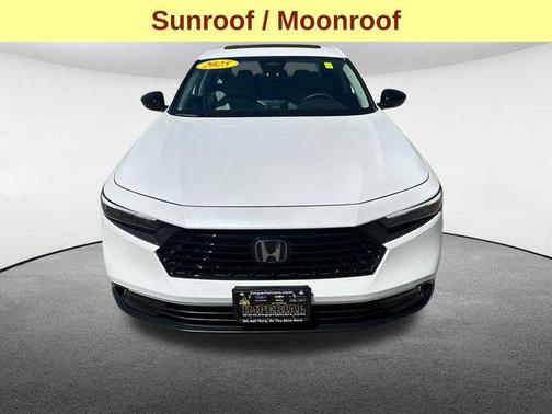 Platinum White Pearl 2025 Honda Accord SE