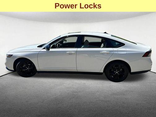 Platinum White Pearl 2025 Honda Accord SE