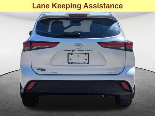 Wind Chill Pearl 2023 Toyota Highlander XLE