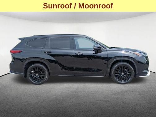 Midnight Black Metallic 2023 Toyota Highlander XSE