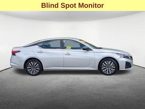 Brilliant Silver Metallic 2024 Nissan Altima 2.5 SV