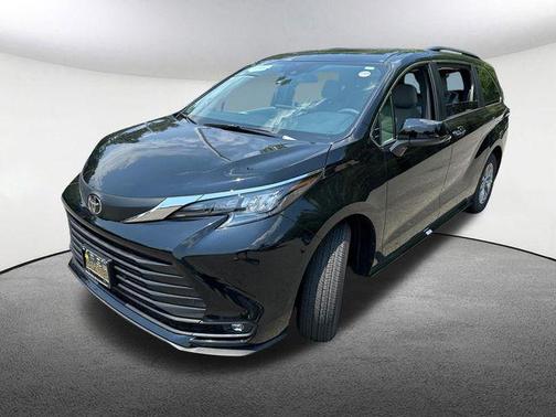 Midnight Black Metallic 2026 Toyota Sienna XLE