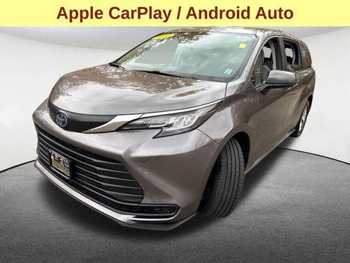 2022 Toyota Sienna LE