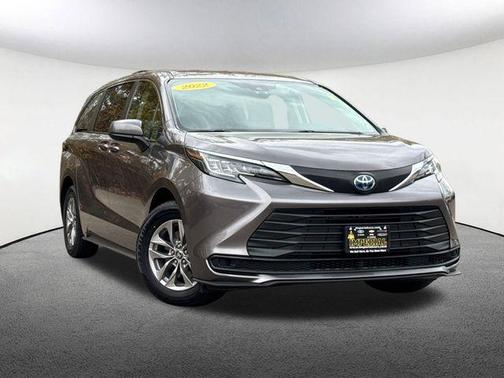 2022 Toyota Sienna LE