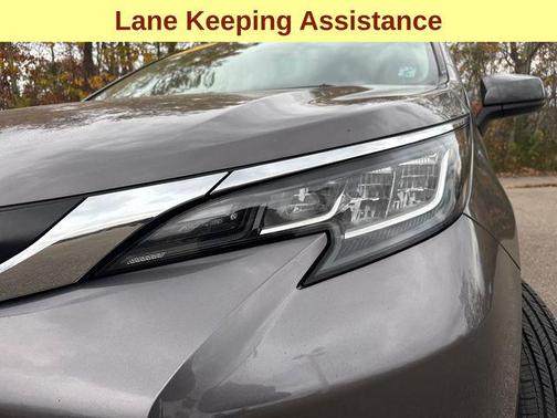 2022 Toyota Sienna LE