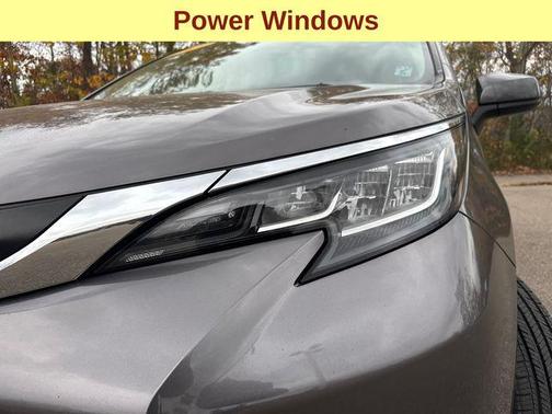 2022 Toyota Sienna LE