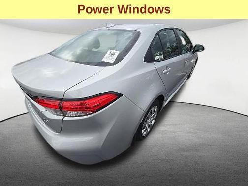 Classic Silver Metallic/Midnight Black Metallic 2025 Toyota Corolla LE