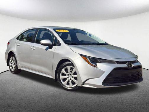 Classic Silver Metallic/Midnight Black Metallic 2025 Toyota Corolla LE