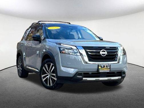 2025 Nissan Pathfinder Platinum 4WD