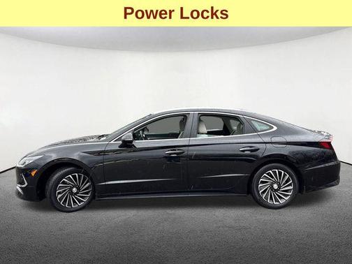 2022 Hyundai SONATA Hybrid SE