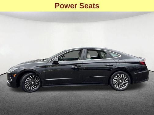 2022 Hyundai SONATA Hybrid SE