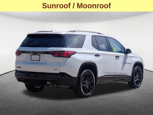 Iridescent Pearl Tricoat 2023 Chevrolet Traverse Premier