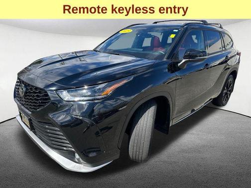 Midnight Black Metallic 2023 Toyota Highlander XSE