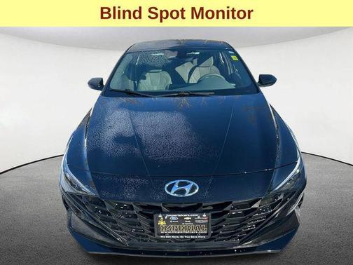 2022 Hyundai ELANTRA SE