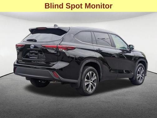 Midnight Black Metallic 2024 Toyota Highlander Hybrid XLE